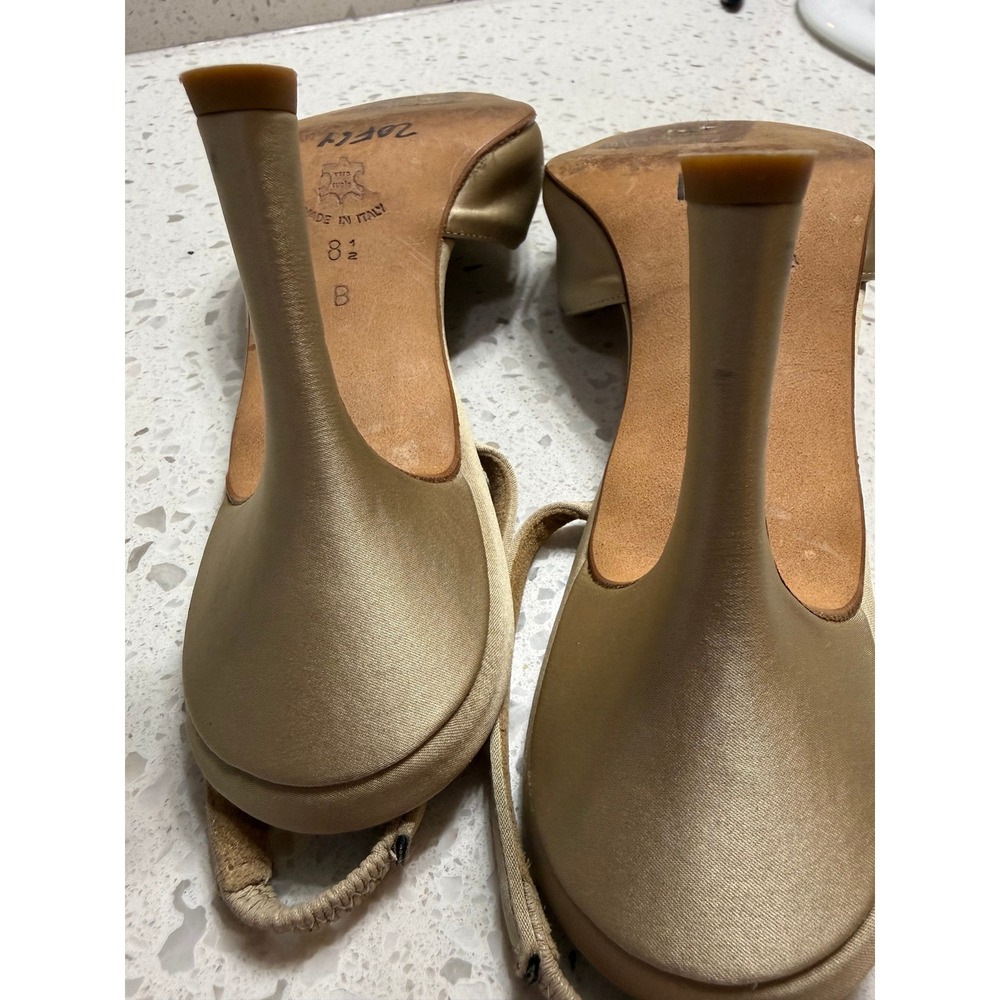 Isaac Mizrahi Slingback Heels Womens 8.5 B Gold Satin Pointed Toe Italy EUC LUX - Picture 6 of 6